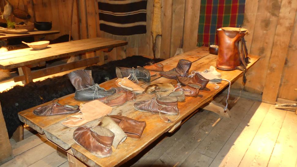 Vnútri boli umiestnené ukážky vikingskej remeselníckej šikovnosti