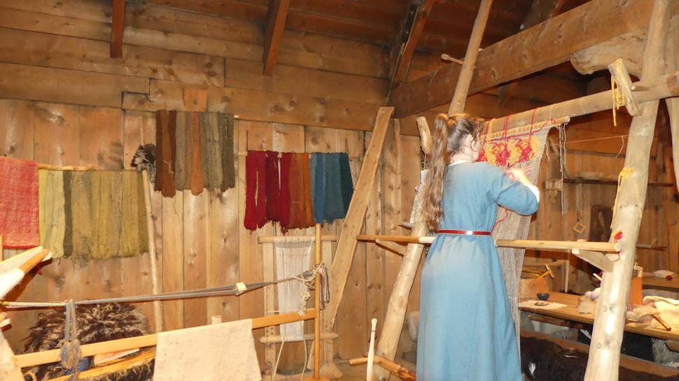 "Vikingská žena" pri práci