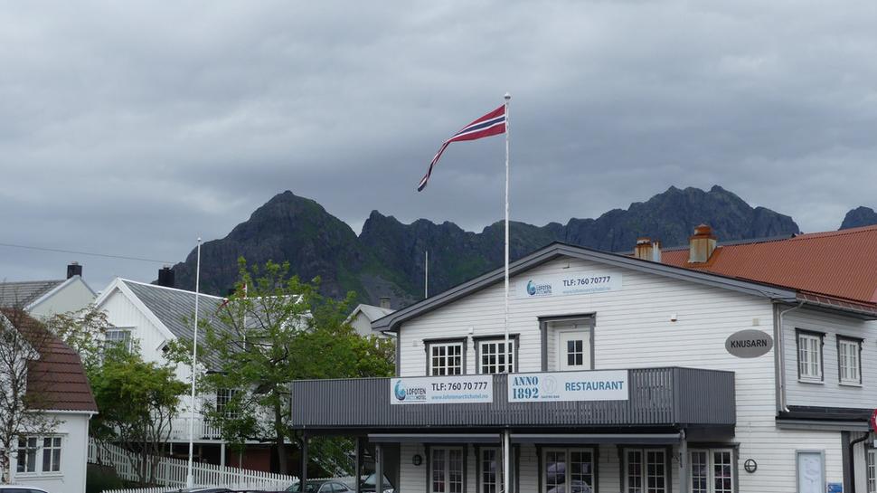 Hneď za mestečkom rastú z vody "Tatry"