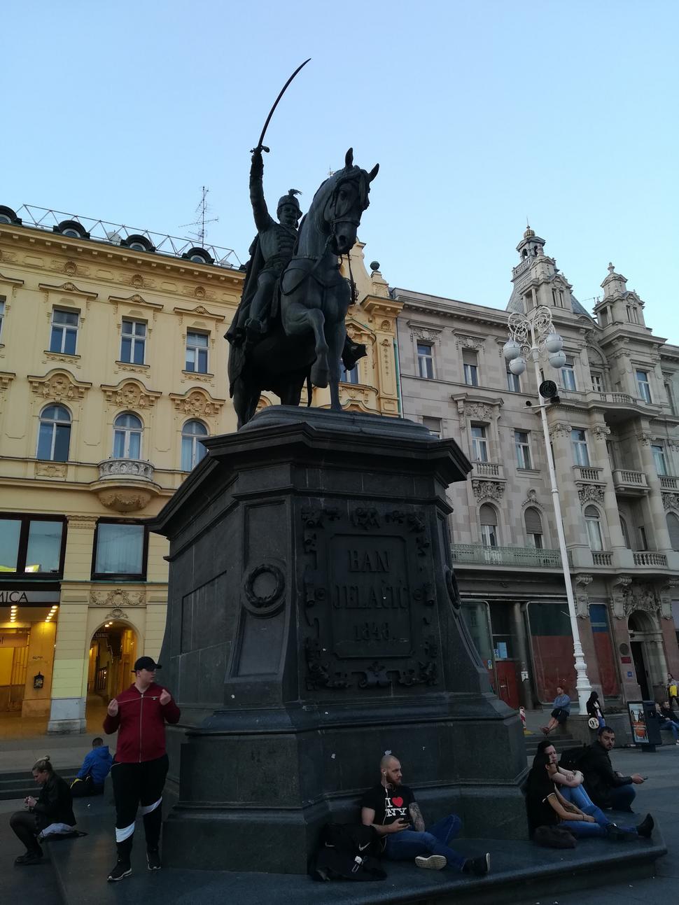 Socha Bana Jelačica na námestí v Zagrebe