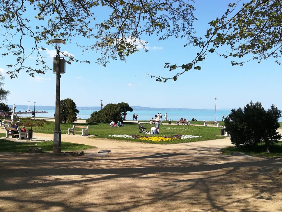 Balaton - Siófok (pohľad od parkoviska)