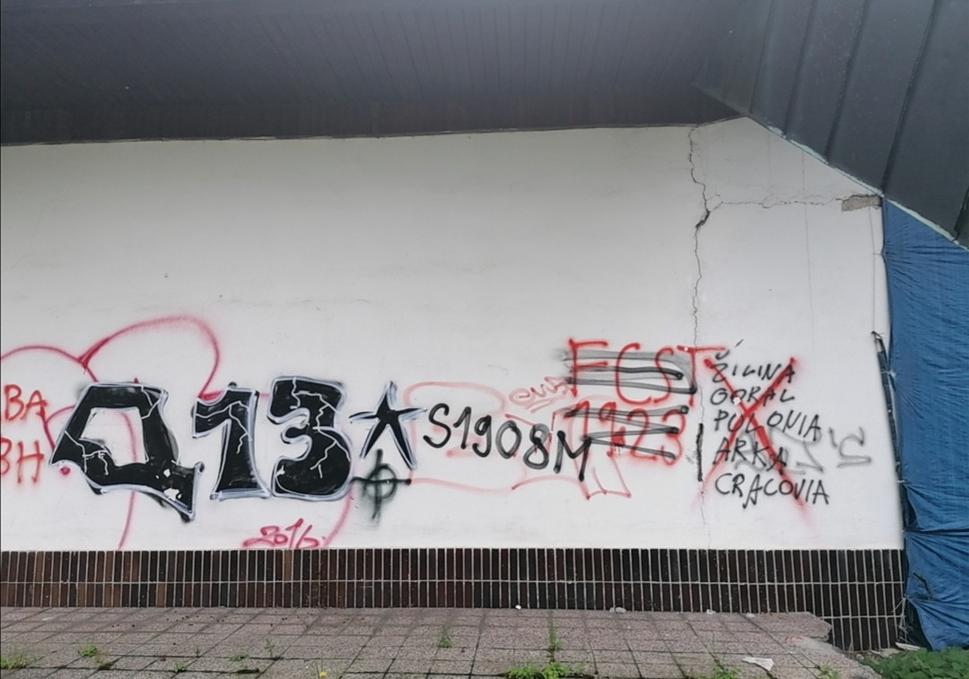 znalec vie, že toto je dielo futbalových fans