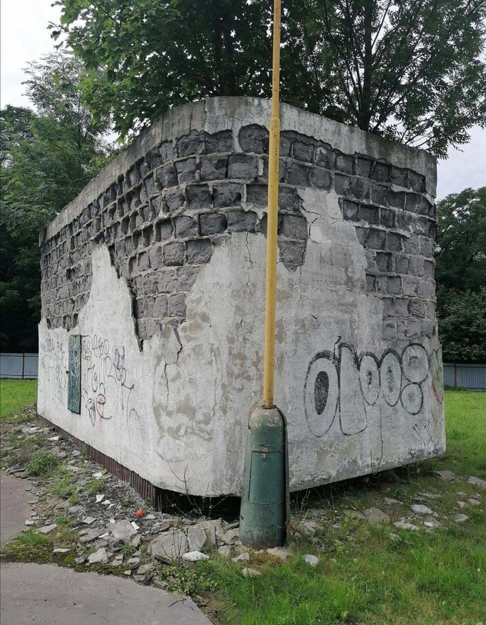 stavba pri hale