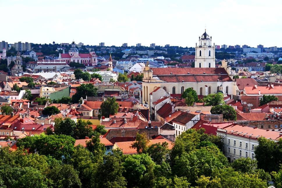 Panoráma mesta z pahorku