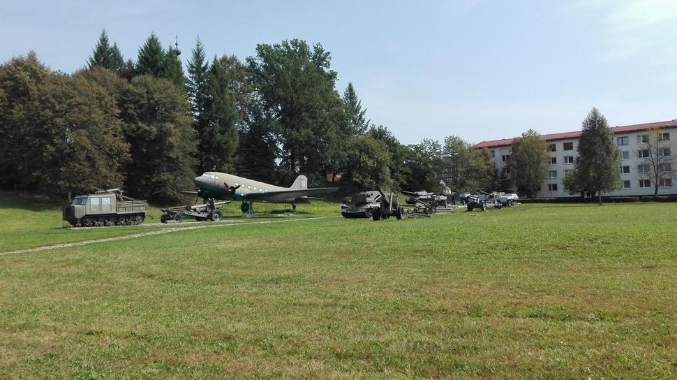 Vonkajšia expozícia bojovej techniky.