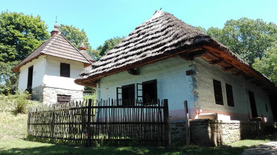 Ľudová architektúra v humenskom skanzene.