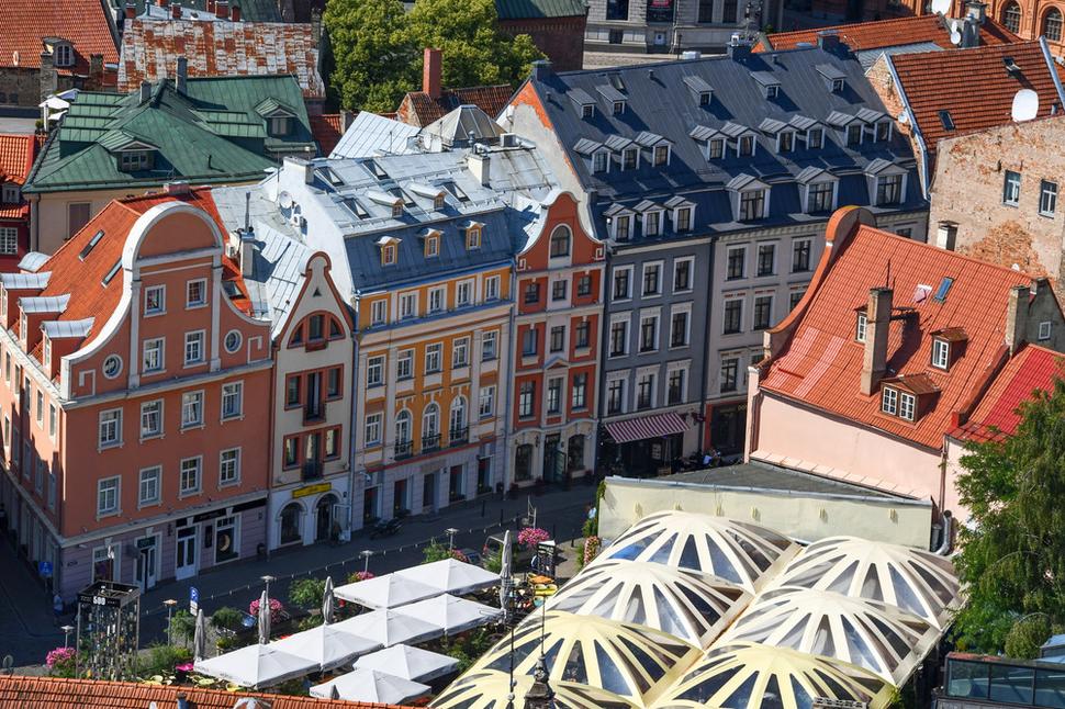 Z výhliadky sa vám Riga položí k nohám a budete si môcť vychutnať pohľady na farebné fasády domov, červené strechy, štíhle veže kostolov s kohútmi na špici,... to všetko máte z výšky 72 metrov ako na dlani.