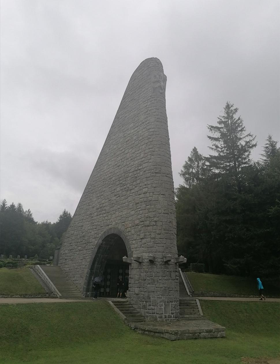 pamätník z iného pohľadu