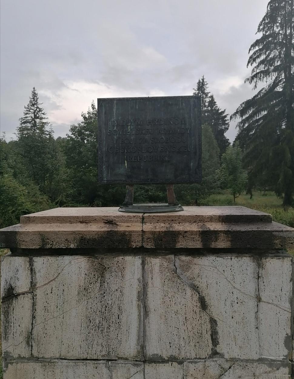 úvodná tabuľa poznamenaná zubom času