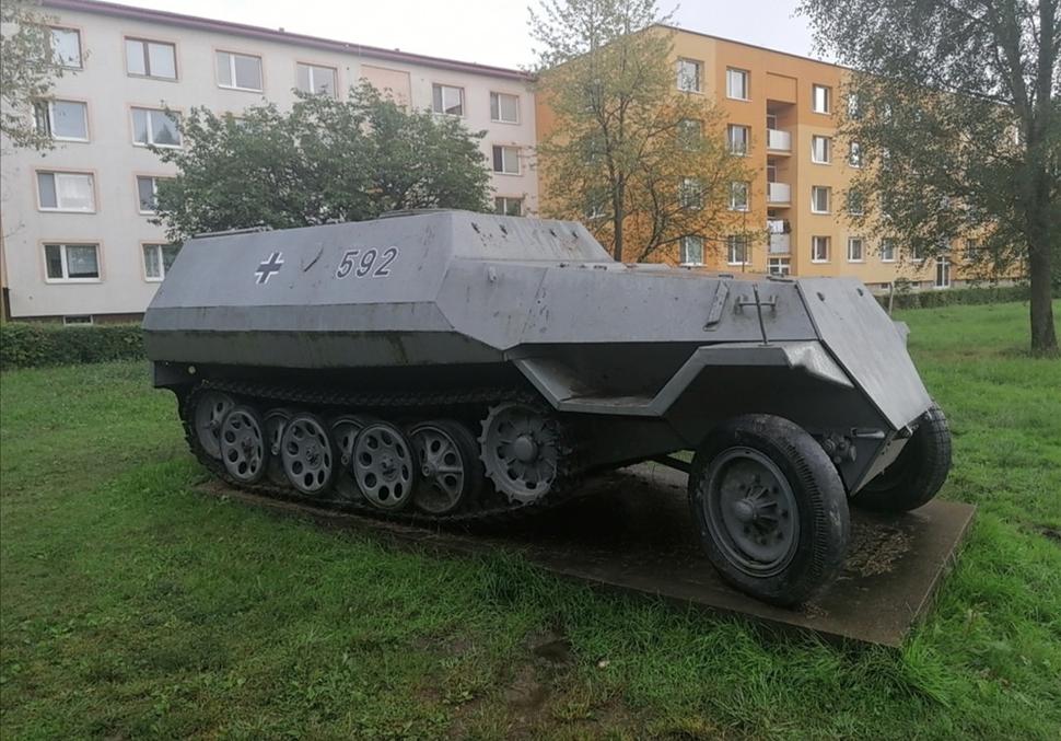 "sám vojak v poli" - nemecký ľahký obrnený transportér