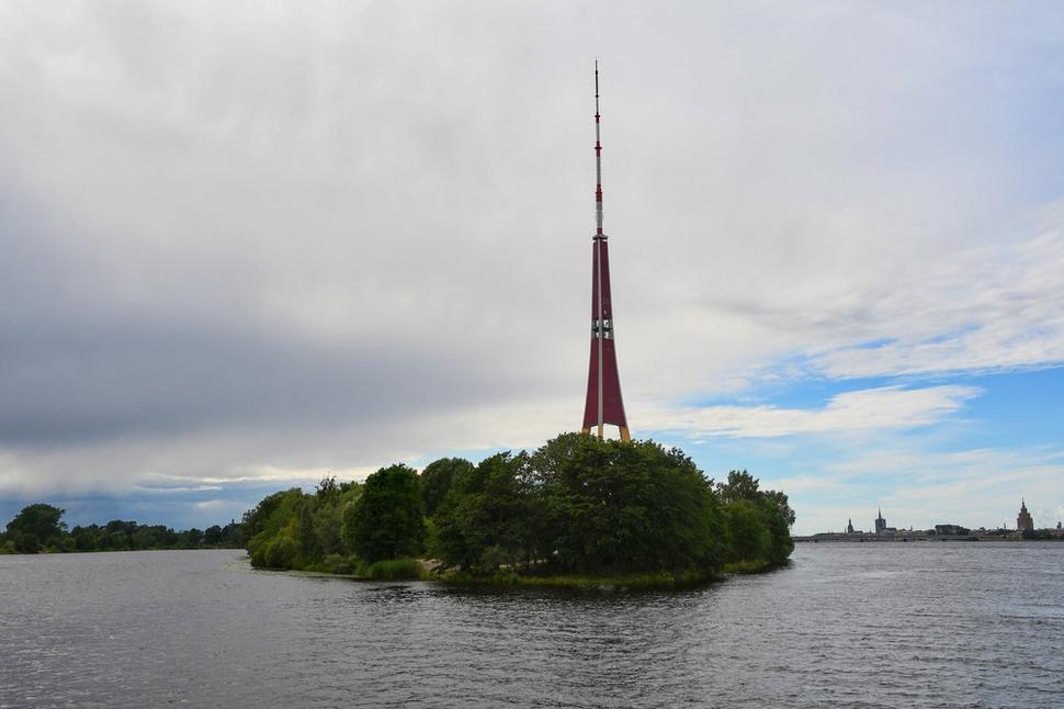 Po televíznej veži Ostankino v Moskve s výškou 540 metrov, televíznej veži Kiev TV Tower s výškou 385 metrov, je televízna veža v Rige s výškou 368 metrov treťou najvyššou televíznou vežou v Európe.