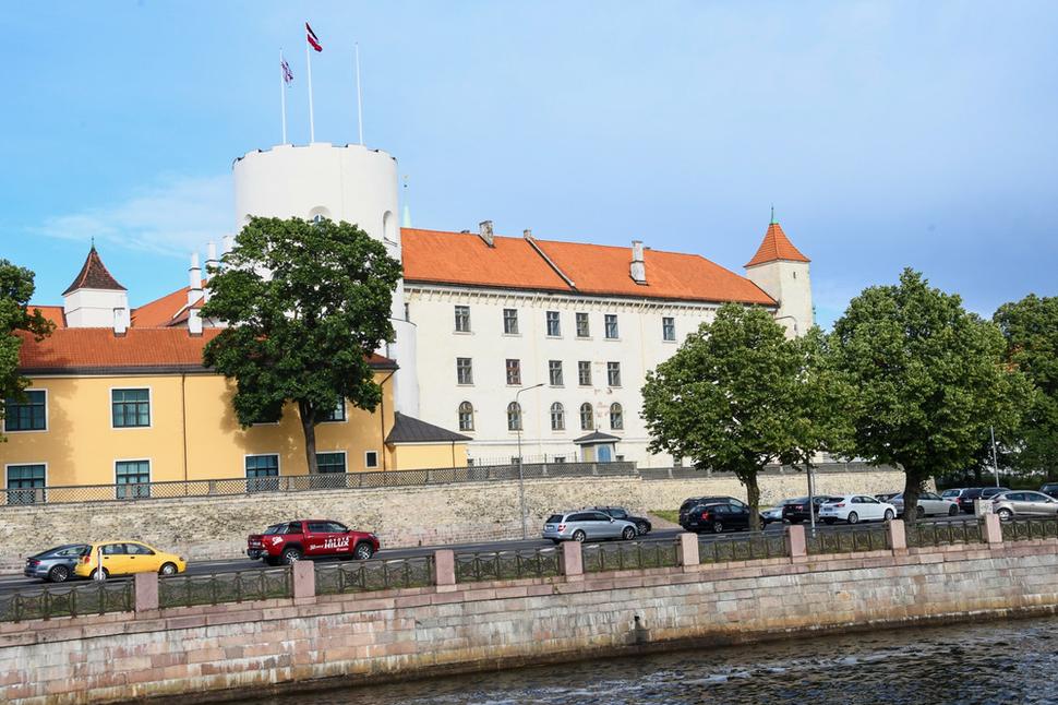 Za sovietskej vlády sa zámok využíval ako Dom pionierov. V roku 2013 bola budova Rižského zámku ťažko poškodená požiarom.