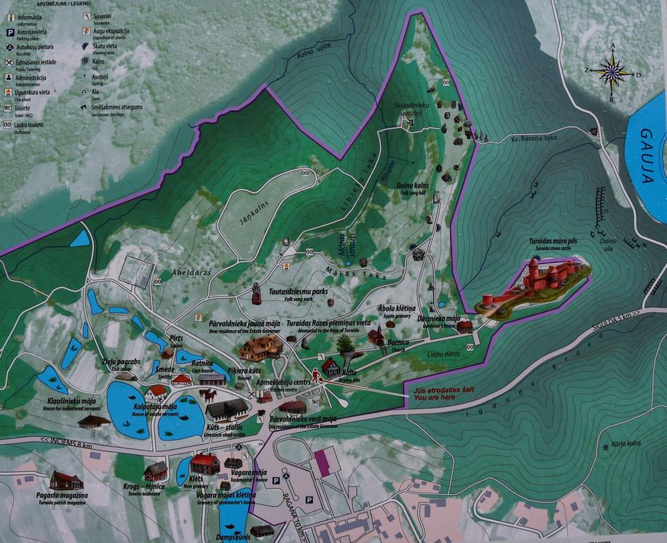 Mapka Turaidskej rezervácie. Až pri pohľade na mapku som si uvedomil, že mnou vyčlenené 2 hod. na ceste do Tallinu sú na tak rozsiahlu historickú rezerváciu málo. Ak sa dostanete do týchto končín, vyčleňte si na prehliadku aspoň 5 hod., neoľutujete. ,