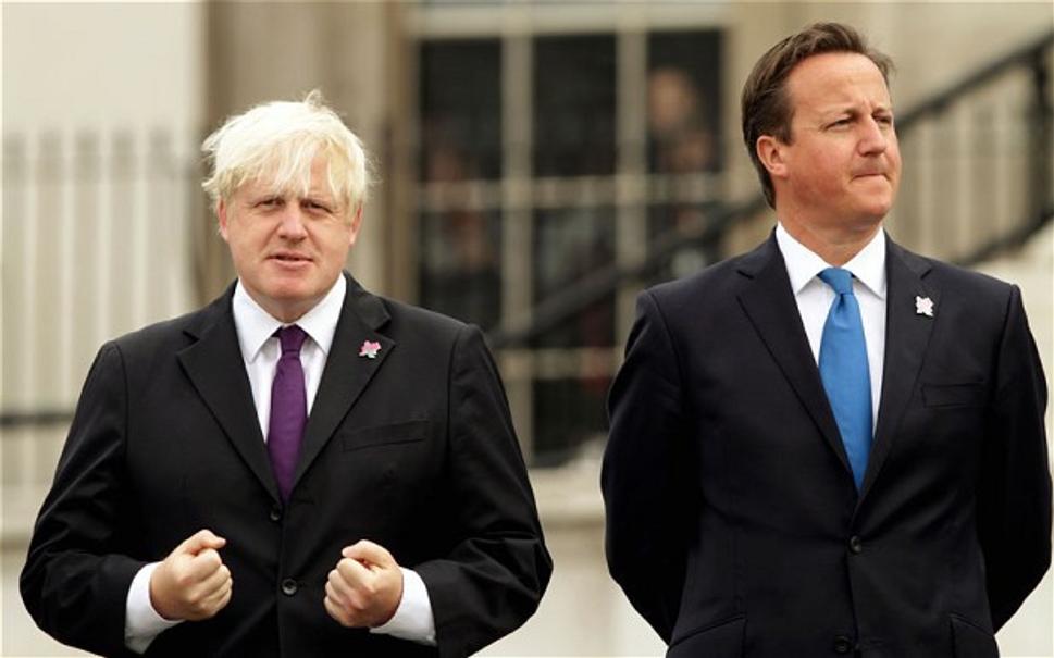 Boris Johnson a David Cameron. Dvaja rivali, dnešný a bývalý predseda vlády