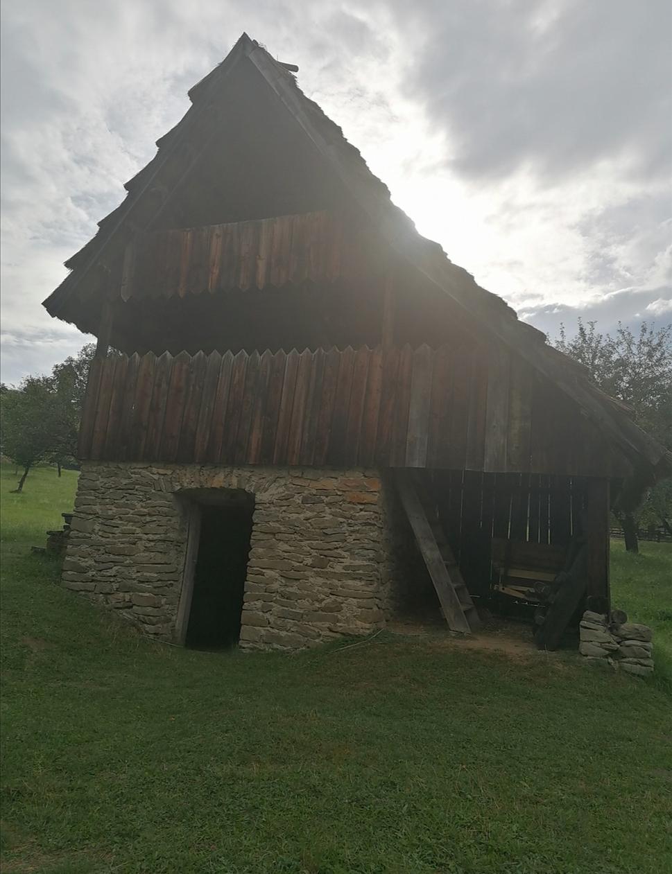 hospodárska časť