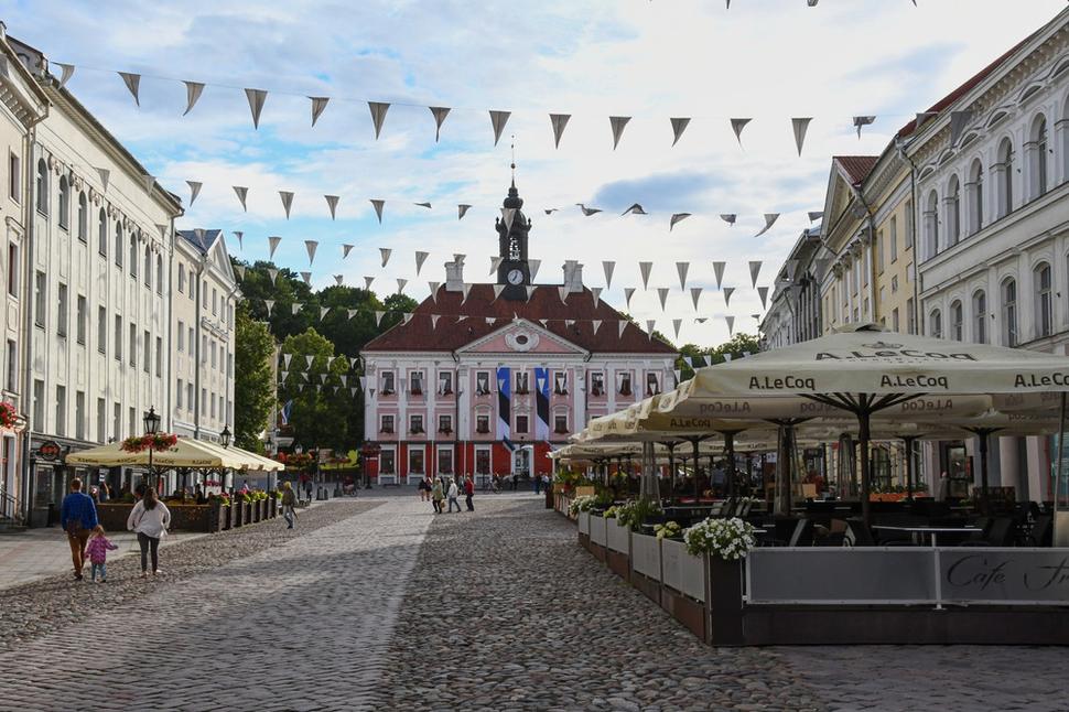 Radničné námestie bolo centrom mesta už v 13. storočí. Konali sa tu pravidelne mestské trhy.