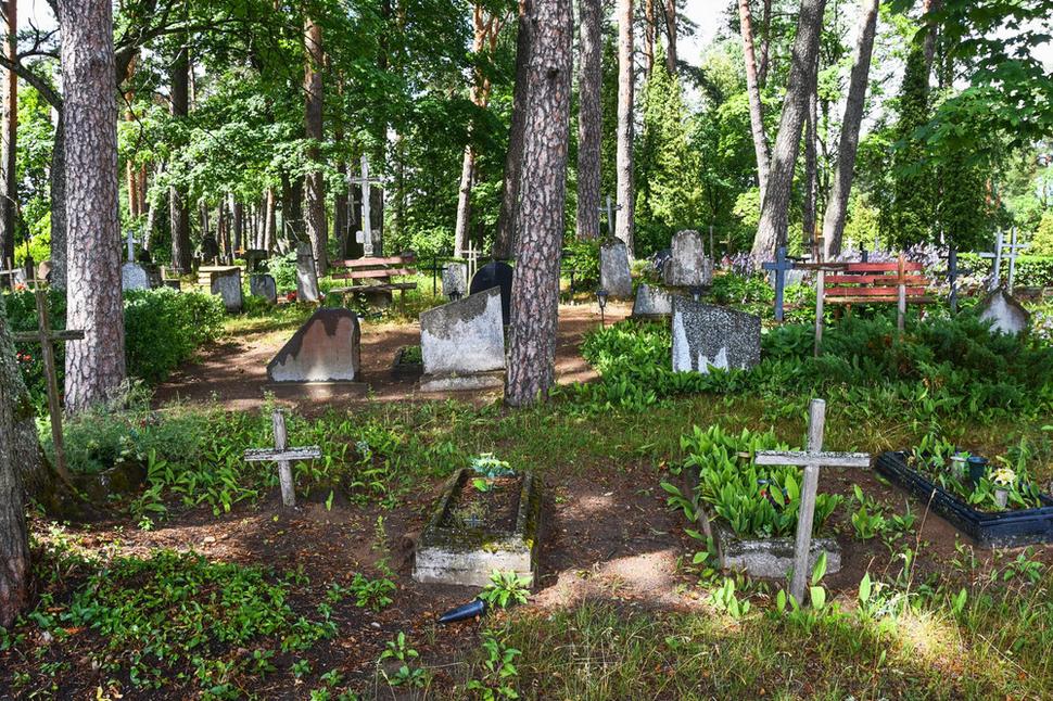 Starý cintorín na kopci pri Aglonskej bazilike je podľa jednej z verzií miestom večného odpočinku jediného kráľa v histórii Livy, Mindaugasa.