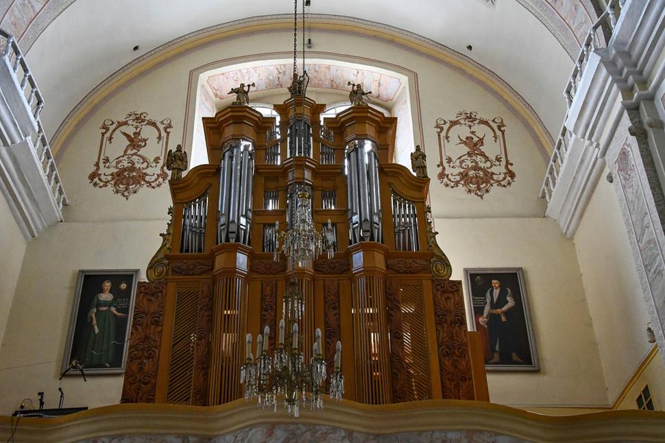Organ v Aglonske bazilike a spovedeľnica pochádzajú z konca 18. storočia.