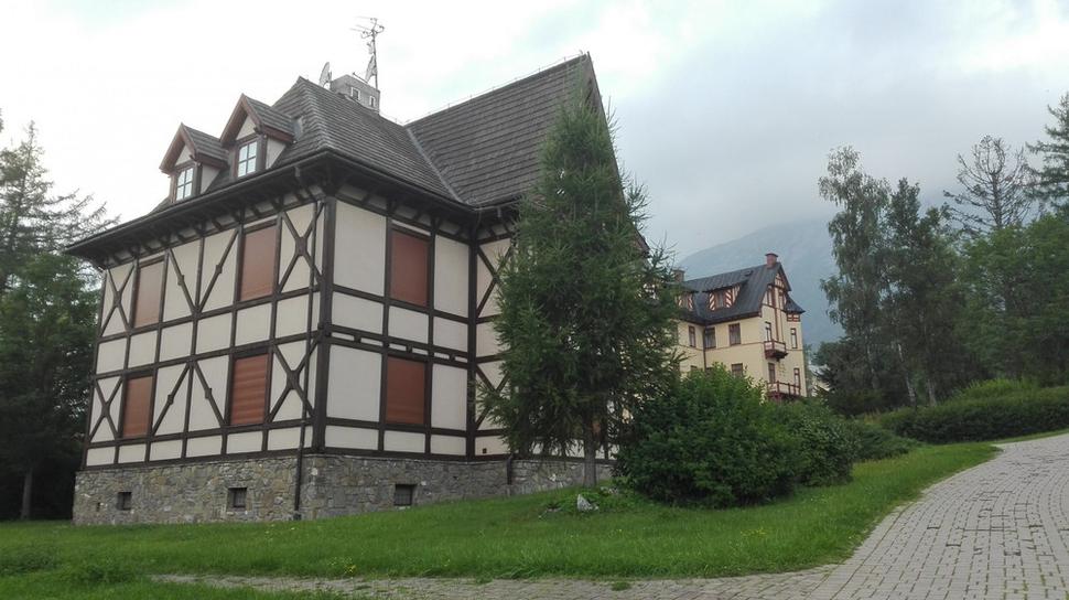 Typická tatranská architektúra v tzv. hrazdenom štýle.