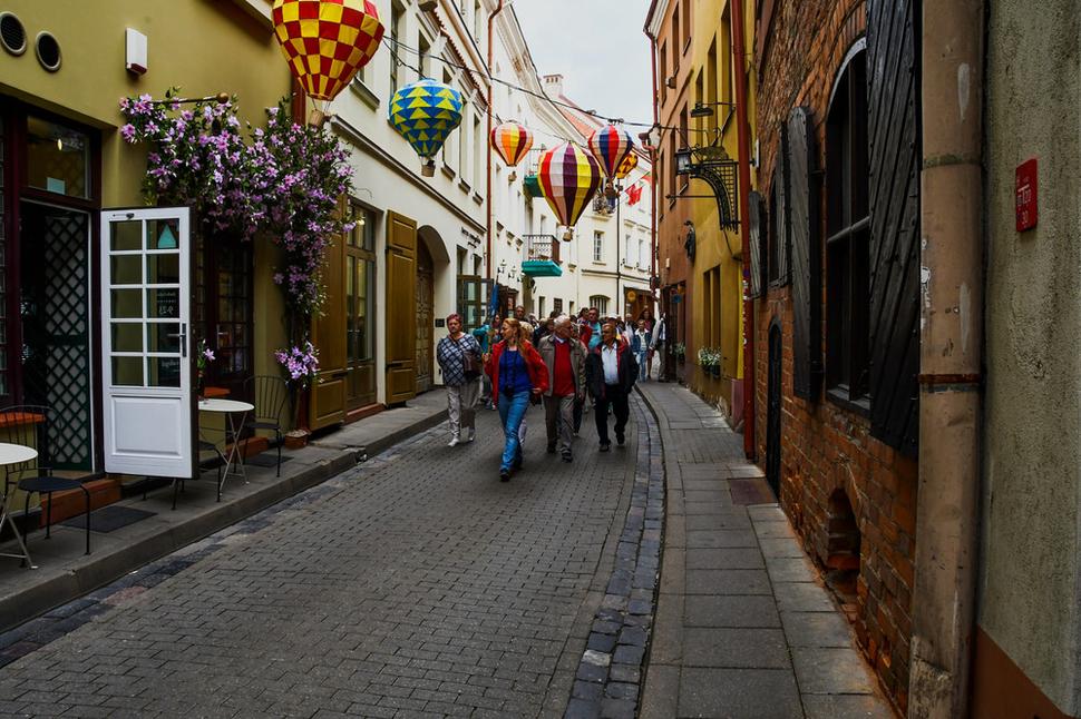 Sklenárska ulica je jednou z najmalebnejších uličiek Starého Mesta. Pivný bar Bambalyne ma však sklamal, v ponuke mali iba fľaškové pivo. Dojem z romantickej atmosféry Sklenárskej ulice nám to však nijako nepokazilo.