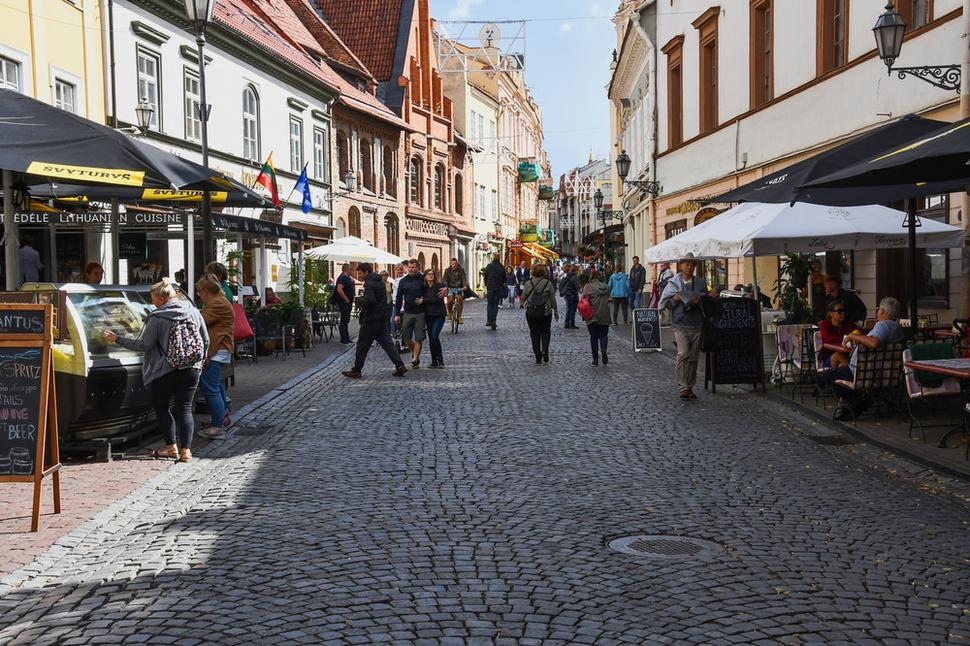 Hradnou ulicou (Piles gatvé) s niekoľkými krásnymi gotickými domami sa presunieme na Katedrálne námestie.