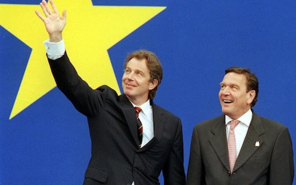 Britský ministerský predseda Tony Blair (Labour party) a nemecký kancelár Gerhard Schröder (SPD) ako symboly úspechu sociálnych demokratov na prelome milénia.