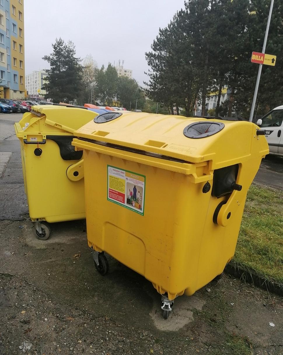 tie na plasty sú dva