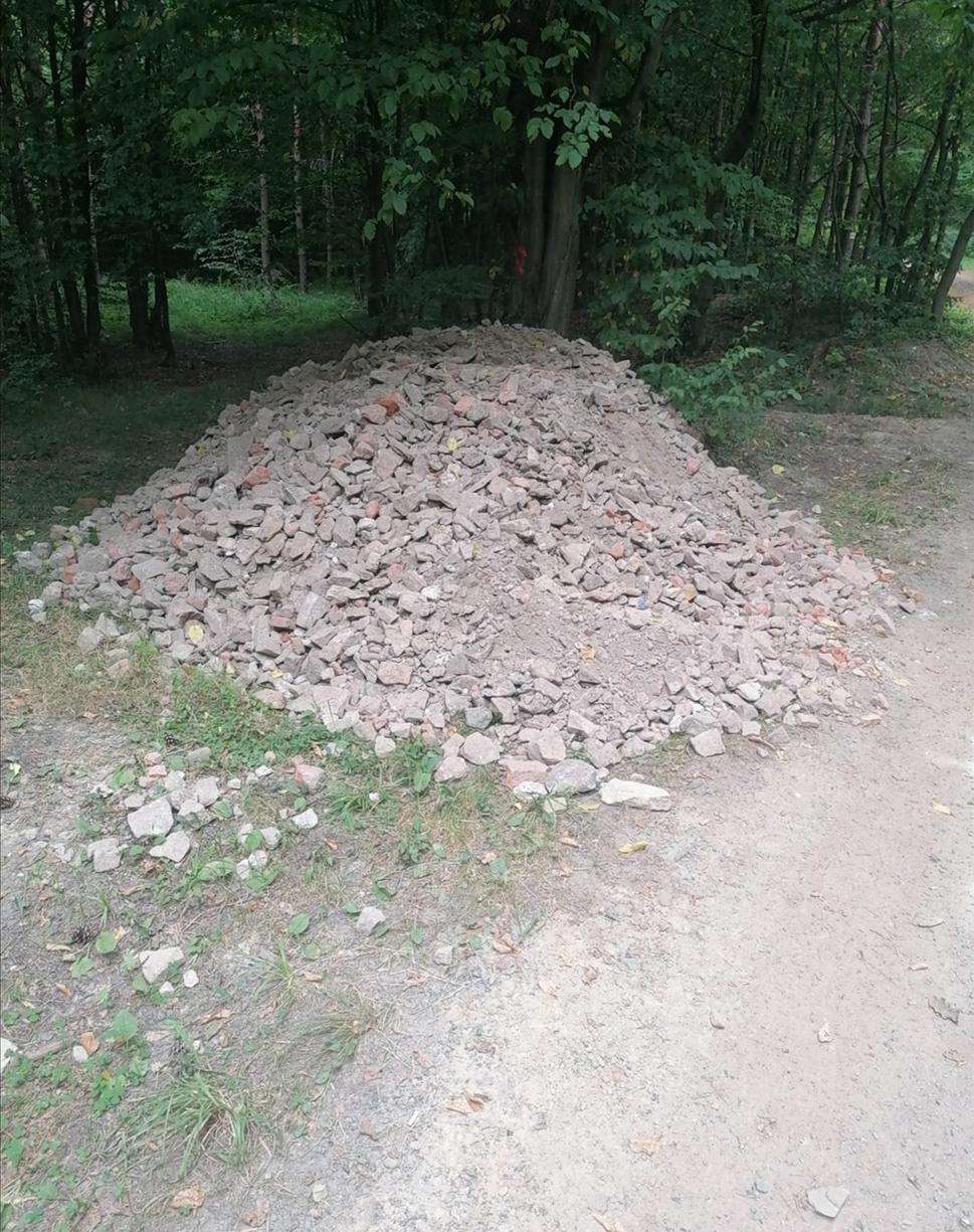 hrad je miernym sklamaním...