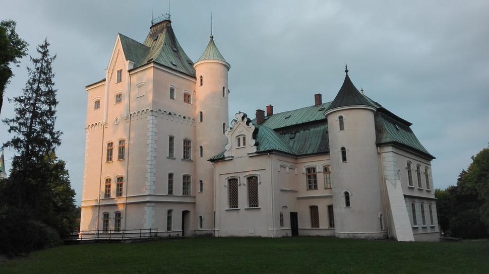 Múzeum, knižnica, obradná sieň, zmestí sa doň všetko.
