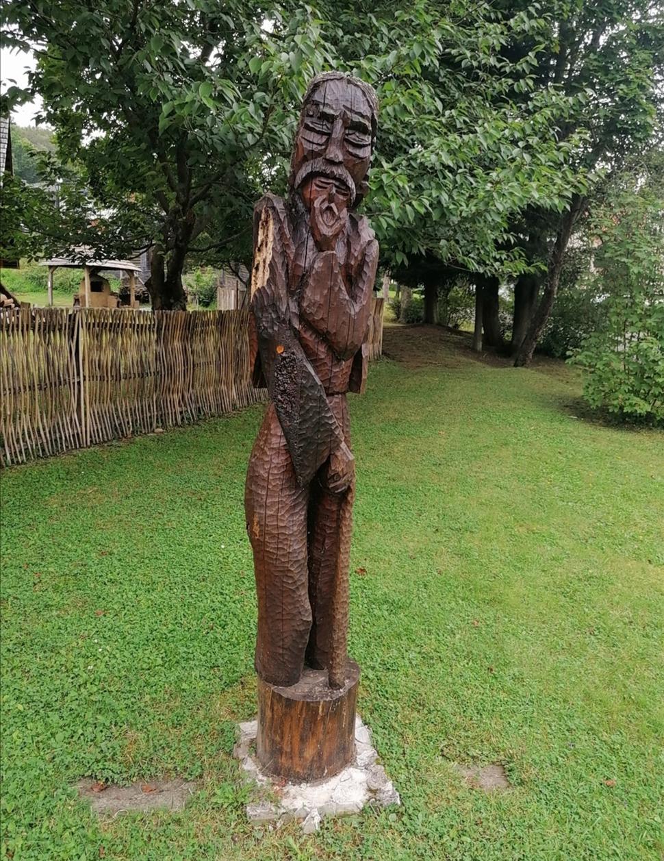 soška pred skanzenom