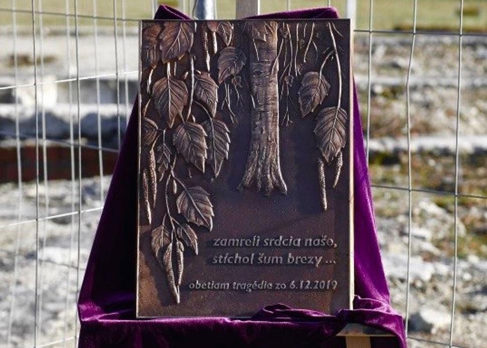 • Na pamäť obetiam výbuchu a požiaru 6. XII. 2019 v Prešove. •