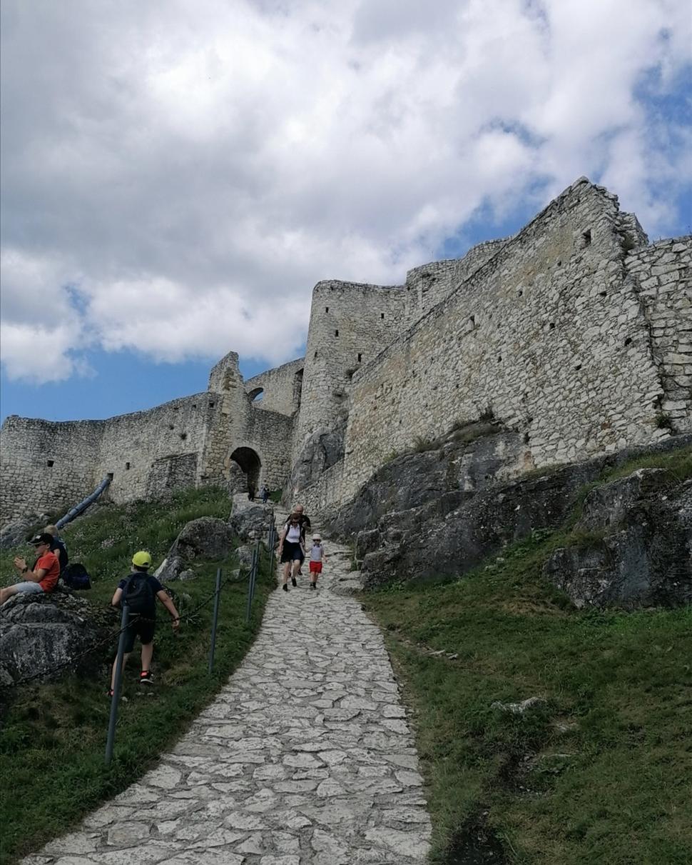príchod k hornému hradu