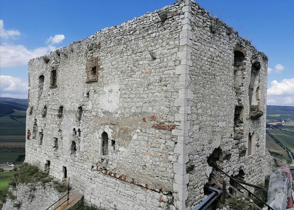 románsky palác