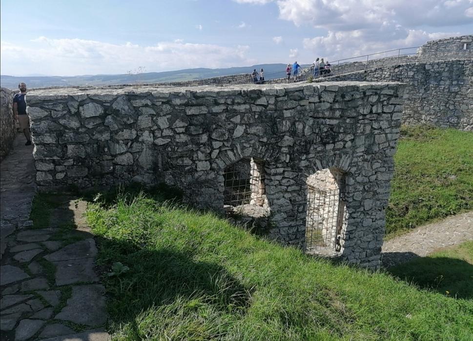 cesta po hradbách pokračuje