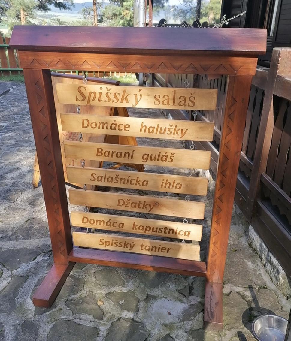 ... vyberieme si pochutiny na salaši ...