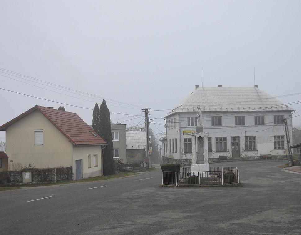 námestie a pomník padlým v I. svetovej vojne