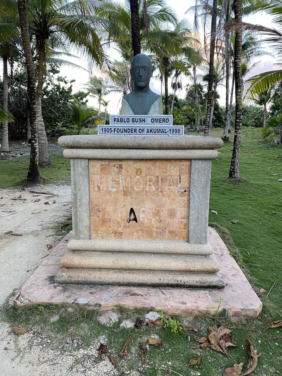 Zakladateľ mesta Akumal Pablo Bush Romero.