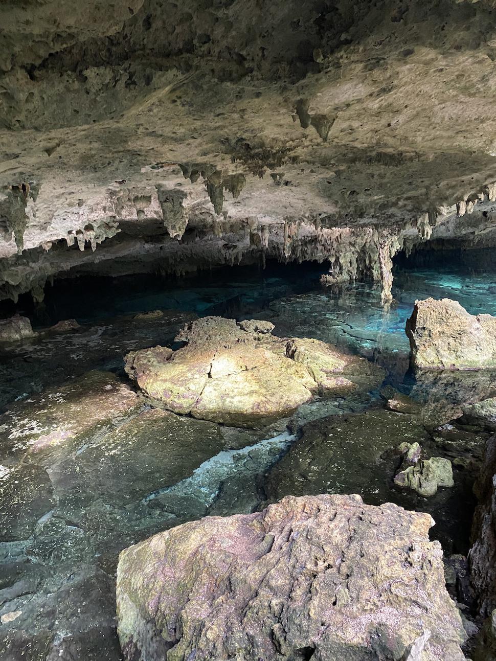 Cenote Dos Ojos.