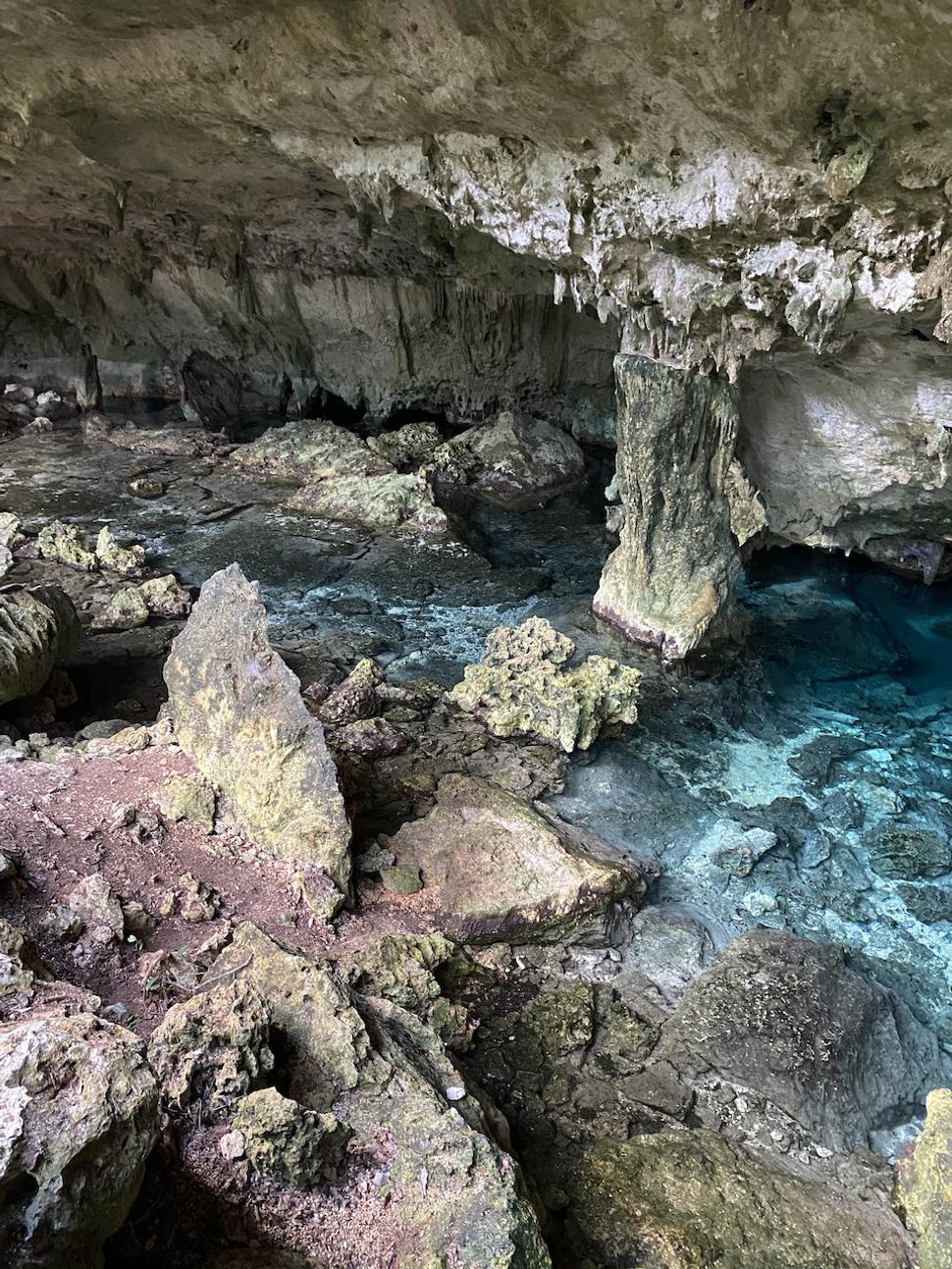 Cenote Dos Ojos.