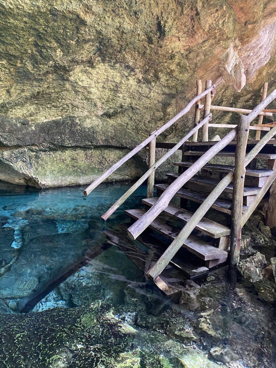 Cenote Dos Ojos.