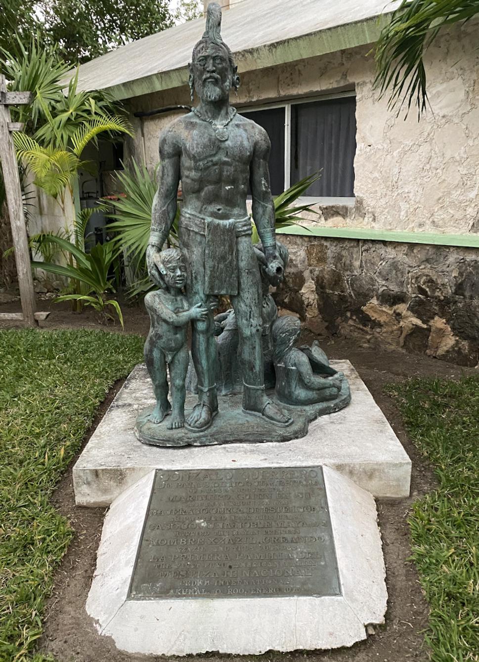 Táto socha Gonzala Guerra, tiež známeho ako Gonzalo námorník je už mimo záhrady. Gonzalo v roku 1511 stroskotal pri brehoch Yucatánu, domorodci ho zachránili a prijali medzi seba. Bol otcom prvých detí zmiešaného pôvodu, splodil ich s domorodou družkou.