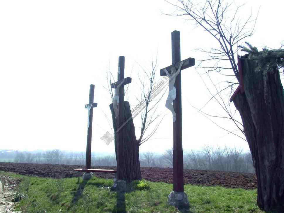 V prípade dobrého počasia sa cestou od kostola ku kalvárii môžeme pokochať zaujímavým výhľadom hlavne južný a západným smerom.