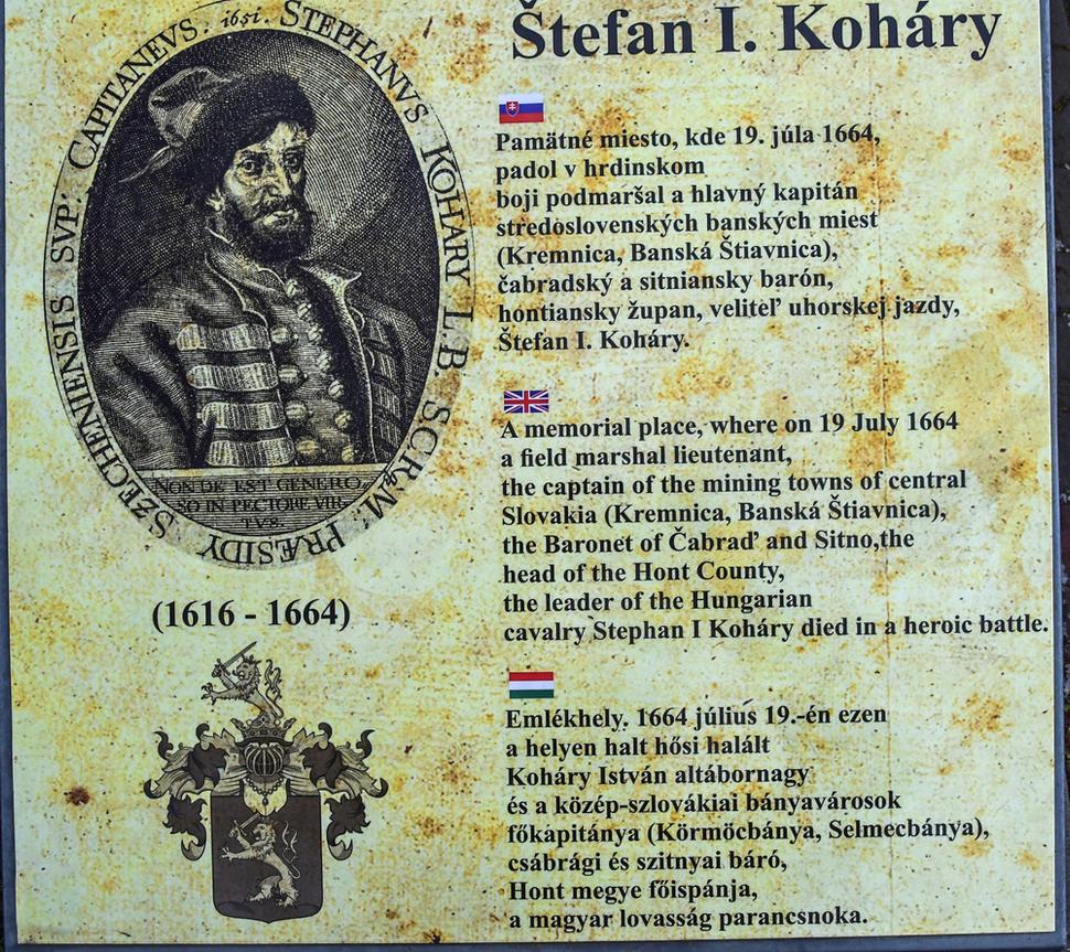 Pamätná tabuľa pri pamätníku Štefana Koháryho v Leviciach.