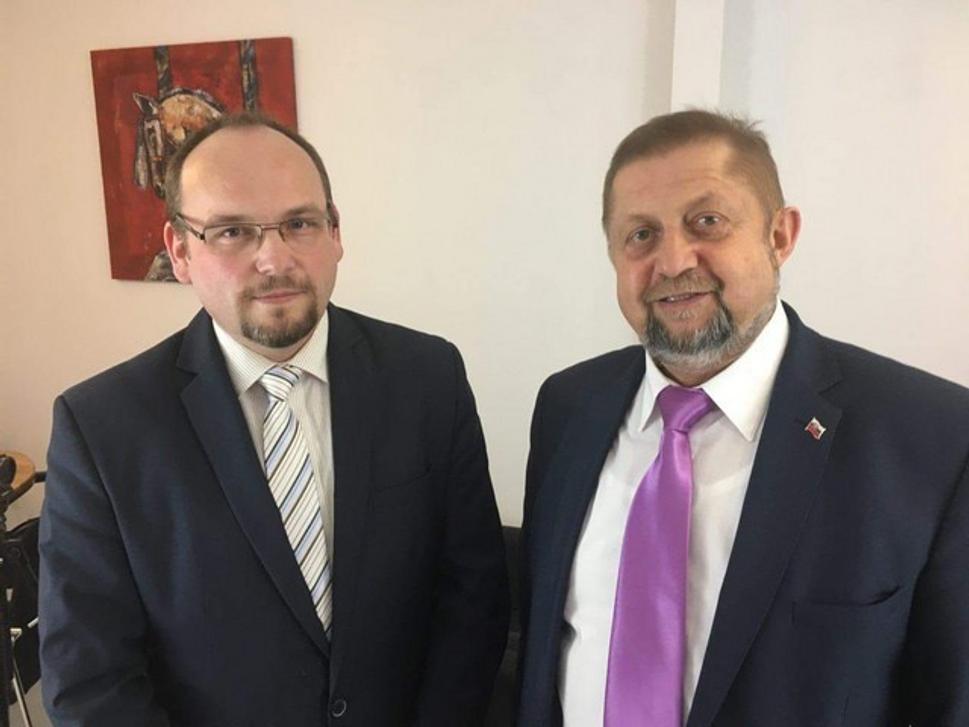 Aby sa nezabudlo s kym je velky kamarat.