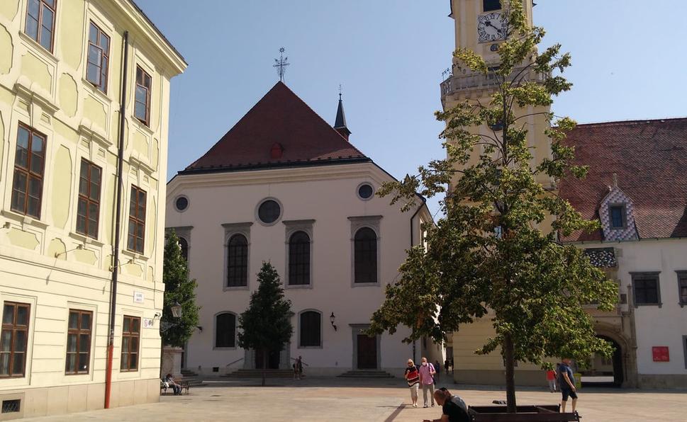 Pôvodne evanjelický kostol v Bratislave. Evanjelici si ho postavili r. 1638. V r. 1672 ho na pokyn prezidenta Uhorskej komory, katolíckeho biskupa a bývalého vojaka Leopolda Koloniča zabrali vojaci. Kostol potom odovzdali jezuitskému rádu. Leopold Kolonič sa v tomto kostole nechal aj pochovať.