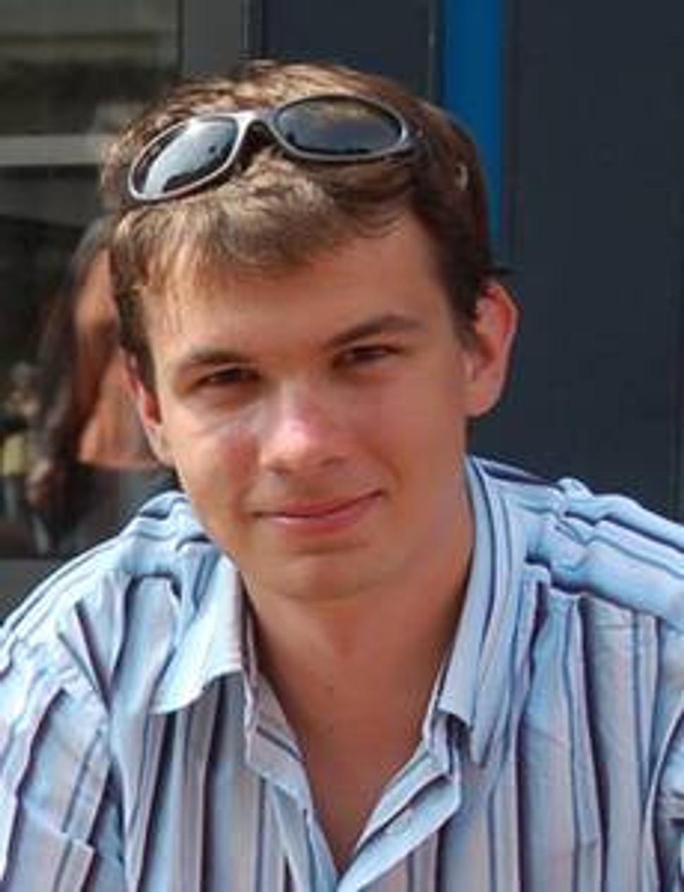 Napriek tomu, že v internetovom obchode je veľa automatizovaných vecí, knihy u nás prechádzajú ľudskou rukou a máme ich radi.