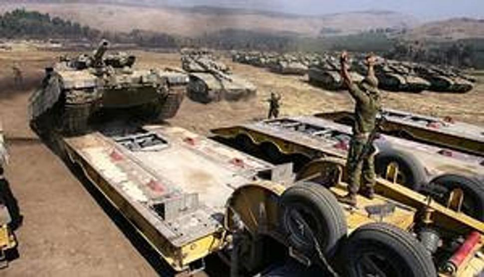 Izraelské tanky Merkava 2 pri hraniciach s pásmom Gazy.