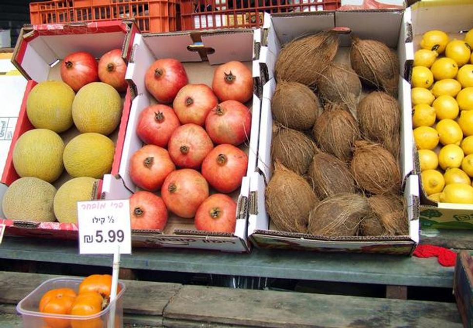 Melony, granatove jablka a kokosy