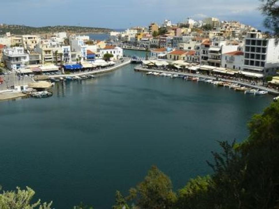 prístav a jazero v Agios Nikolaos