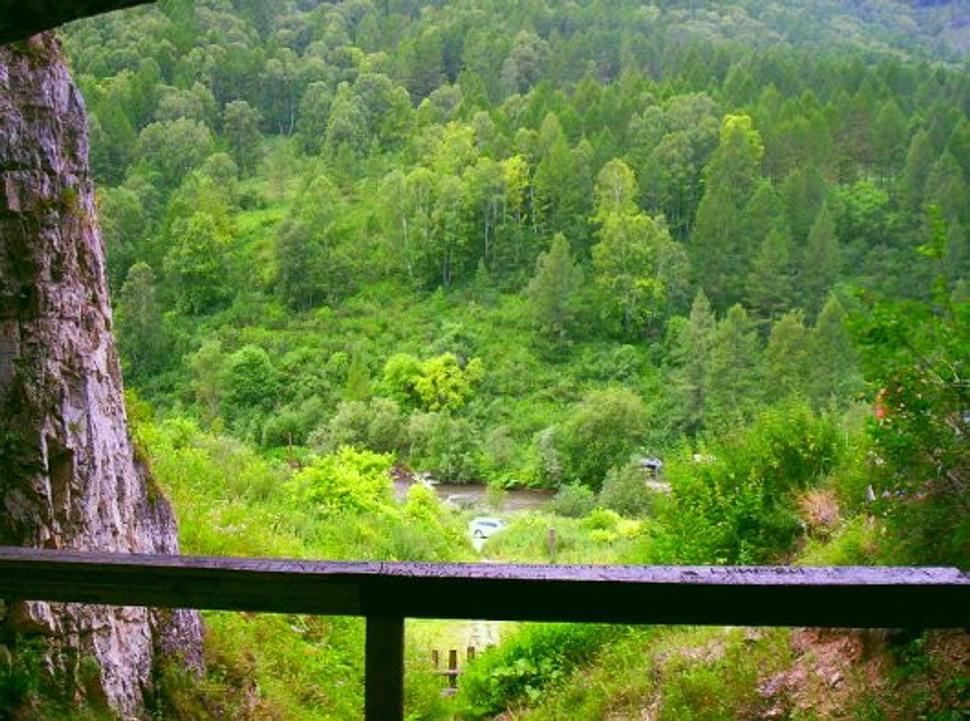Denisova jaskyna - vyhlad na rieku